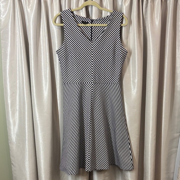 Talbots Black and White sleeveless v-neck stripe Dress, cotton knit, large - Picture 2 of 8